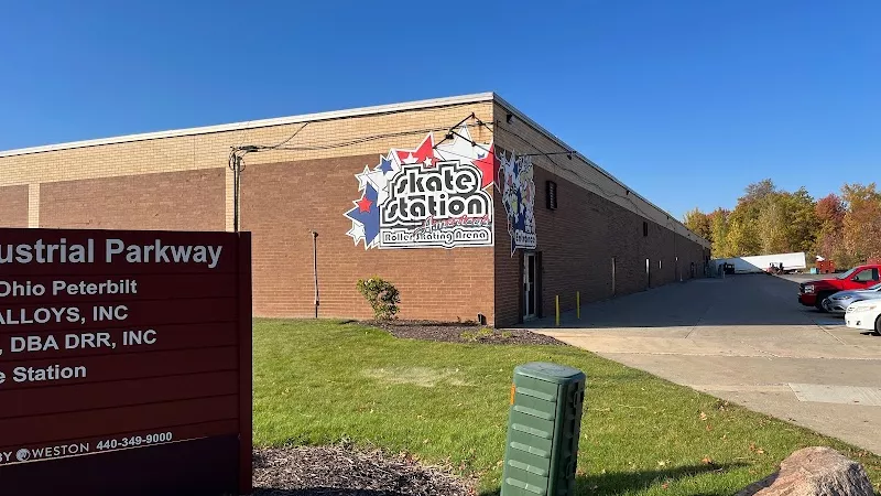 絵画 skate center Brunswick Skate Station | Skateboards.com